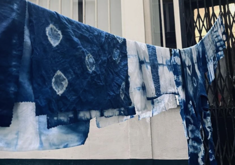 Atelier des 4 jeudis, Jia Varier artiste indigo teinture