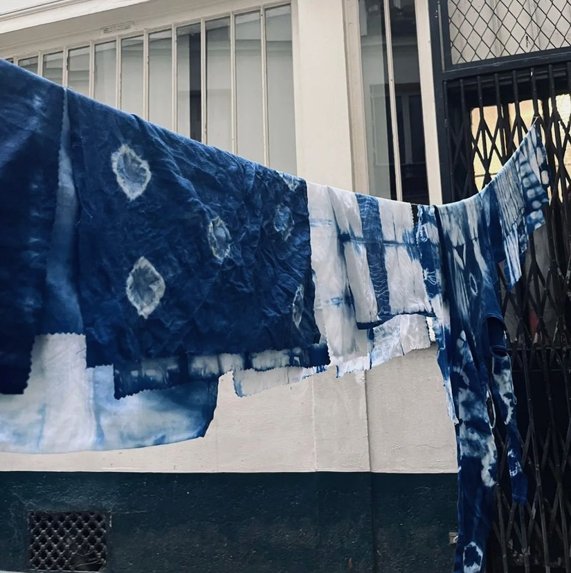 Atelier des 4 jeudis, Jia Varier artiste indigo teinture